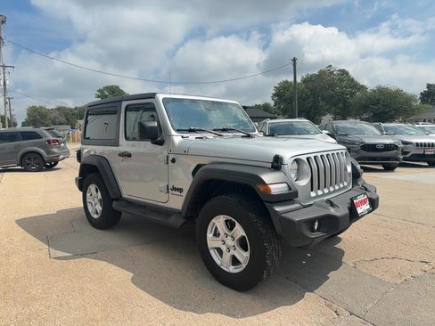 Used 2022 Jeep Wrangler Sport AWD/4WD image 4