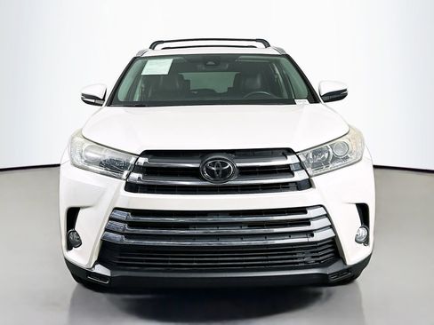 Used 2017 Toyota Highlander Limited image 2