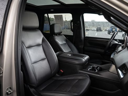 Used 2021 Chevrolet Tahoe Z71 w/ Z71 Off-Road Package AWD/4WD image 30