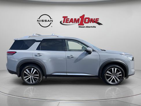 Used 2025 Nissan Pathfinder Platinum w/ Cargo Package AWD/4WD image 8