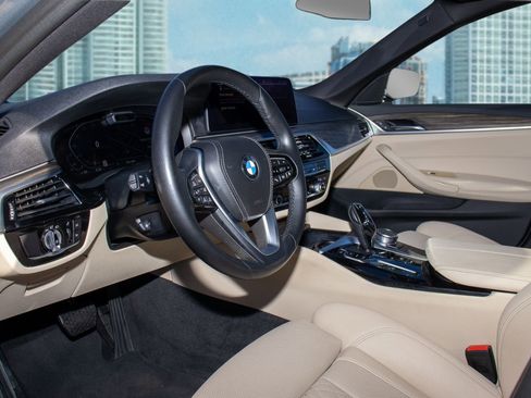 Used 2023 BMW 530i image 6