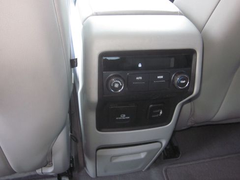 Used 2018 GMC Acadia SLT FWD image 13