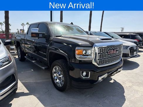 Used 2018 GMC Sierra 2500 Denali w/ Duramax Plus Package AWD/4WD image 1