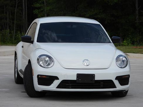 Used 2018 Volkswagen Beetle 2.0T FWD image 5