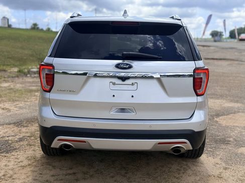 Used 2017 Ford Explorer Limited FWD image 4