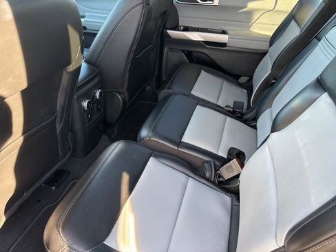 Used 2022 Ford Explorer XLT w/ Equipment Group 202A image 33