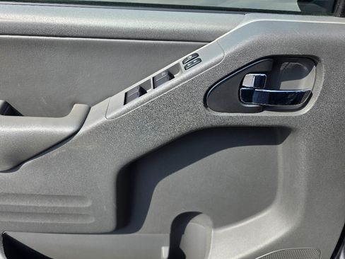 Used 2019 Nissan Frontier SL image 11