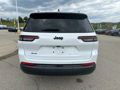 Used 2023 Jeep Grand Cherokee L Laredo AWD/4WD image 4