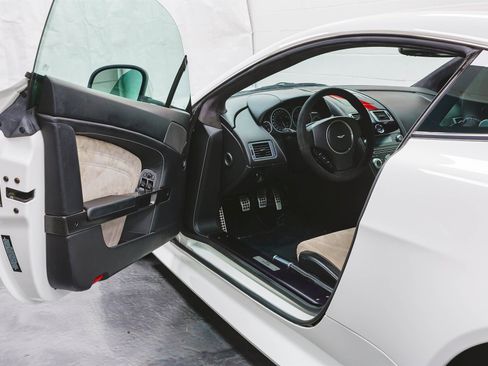 Used 2011 Aston Martin V12 Vantage Coupe image 44