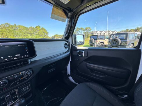 Certified 2024 Jeep Wrangler Sport S image 28