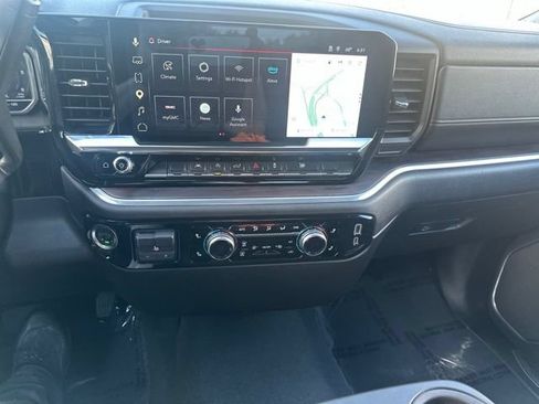 Used 2025 GMC Sierra 1500 SLT AWD/4WD image 28