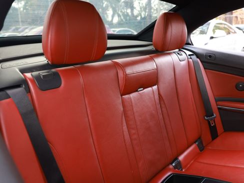 Used 2015 BMW M4 Convertible image 17