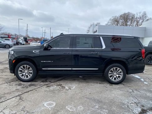 Used 2021 GMC Yukon XL Denali w/ Advanced Technology Package image 10