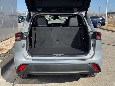 Certified 2024 Toyota Highlander XLE image 42