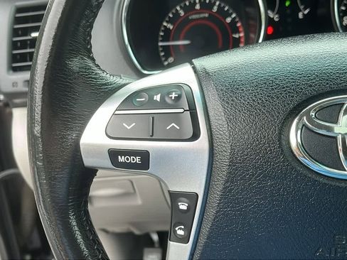 Used 2012 Toyota Highlander Limited image 12