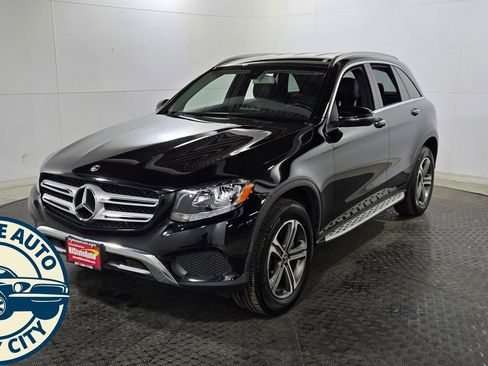 Used 2019 Mercedes-Benz GLC 300 4MATIC w/ Premium Package image 3