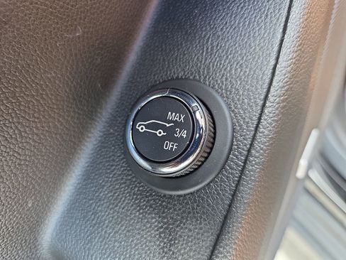 Used 2022 Chevrolet Traverse RS image 27