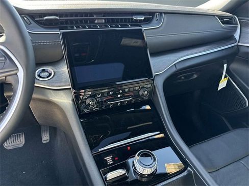 New 2025 Jeep Grand Cherokee L Limited w/ Luxury Tech Group II image 23