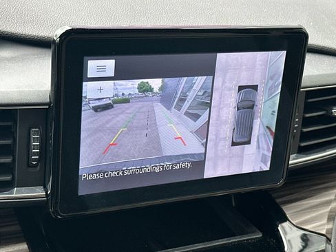 Used 2022 Ford Explorer Limited w/ Hybrid Equipment Group 310A AWD/4WD image 19