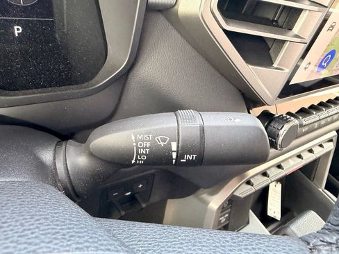 Used 2025 Toyota Tundra Limited AWD/4WD image 21