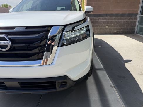 Used 2025 Nissan Pathfinder SV FWD image 11