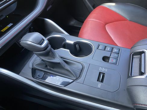 Used 2023 Toyota Highlander XSE image 29