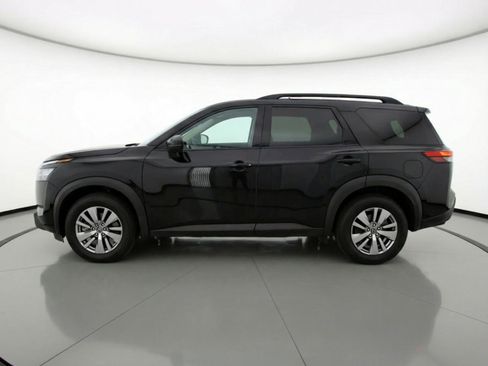 Used 2025 Nissan Pathfinder SV image 5