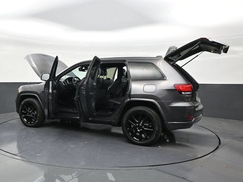 Used 2019 Jeep Grand Cherokee Altitude RWD image 31