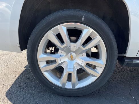 Used 2019 Chevrolet Suburban Premier AWD/4WD image 11