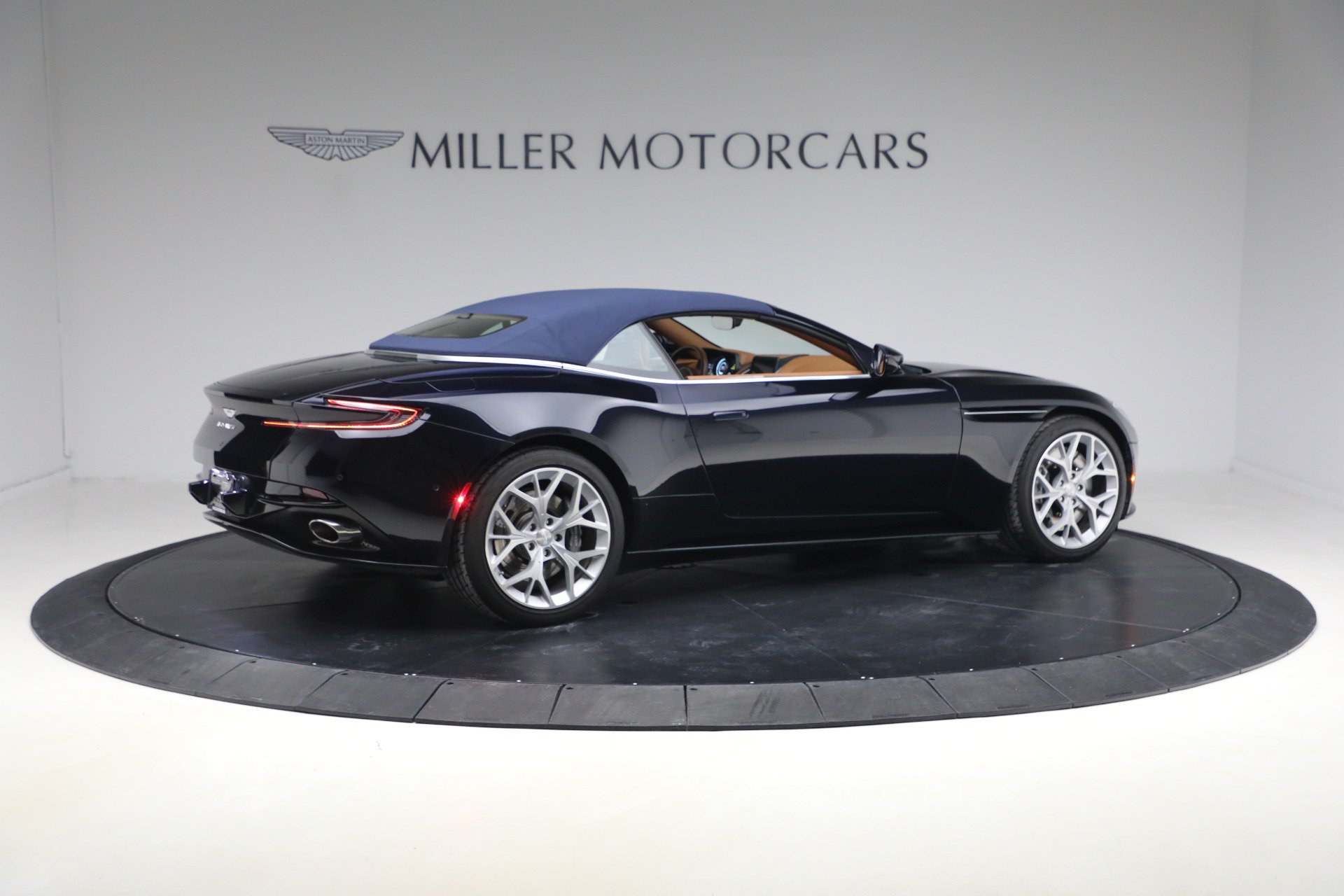 Used 2019 Aston Martin DB11 Volante RWD image 20