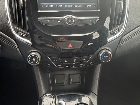 Used 2018 Chevrolet Cruze Premier image 19