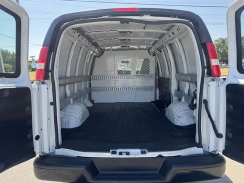 Used 2019 Chevrolet Express 2500 RWD image 13