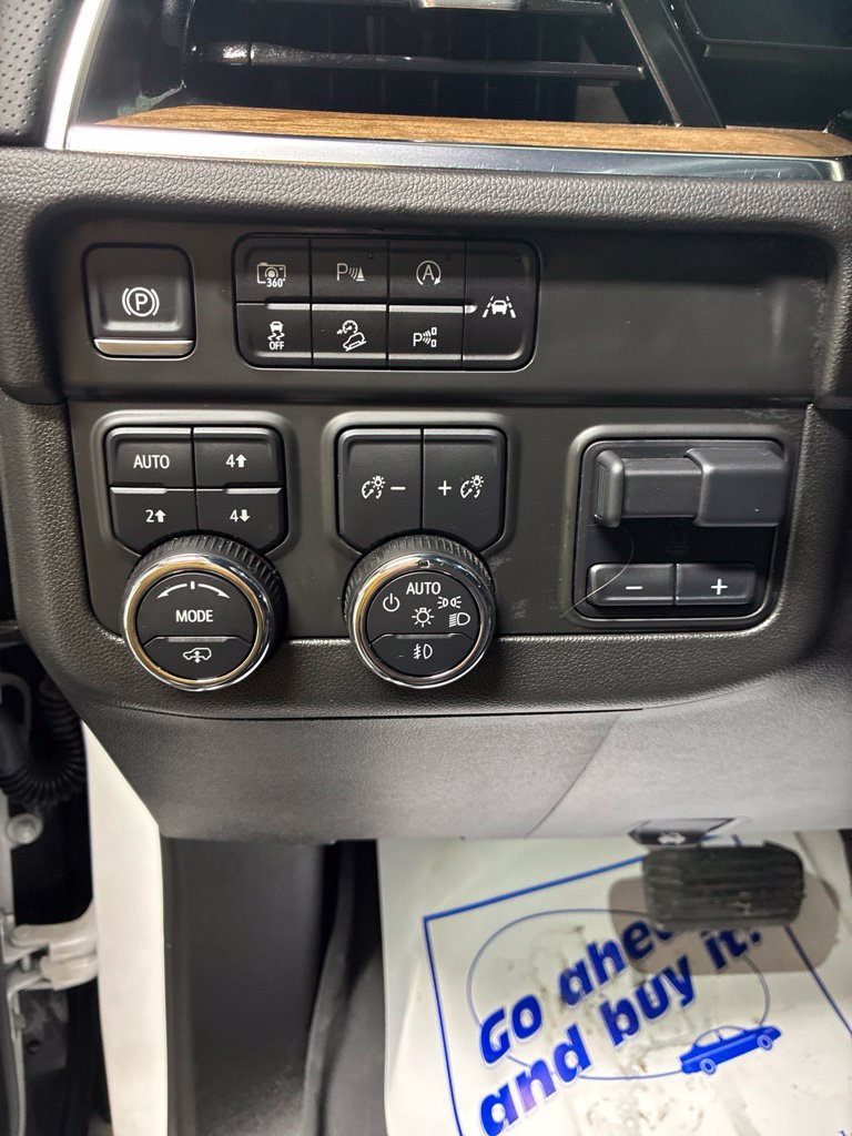 Used 2025 Chevrolet Tahoe High Country AWD/4WD image 13