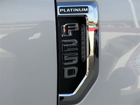 Used 2019 Ford F250 Platinum w/ Platinum Ultimate Package image 9