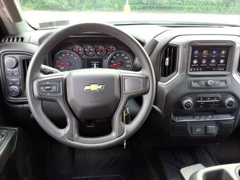 Used 2020 Chevrolet Silverado 1500 Custom w/ Custom Value Package AWD/4WD image 11