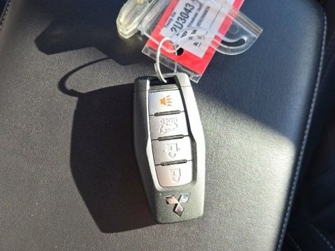 Used 2024 Mitsubishi Outlander 4WD Plug-In Hybrid image 16