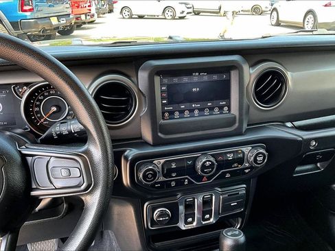 Used 2022 Jeep Wrangler Sport AWD/4WD image 9
