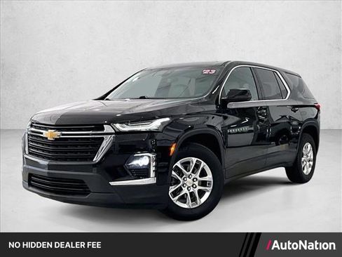 Used 2023 Chevrolet Traverse LS FWD image 1