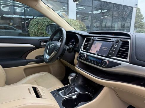 Used 2015 Toyota Highlander XLE AWD/4WD image 30