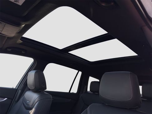 Used 2025 Cadillac XT6 Luxury image 24