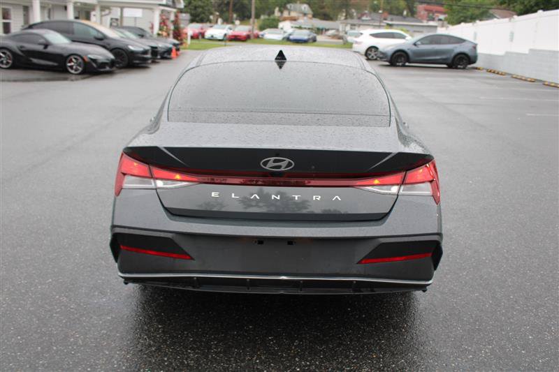 Used 2024 Hyundai Elantra SEL FWD image 7