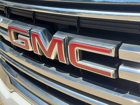 Used 2023 GMC Acadia SLT FWD image 31