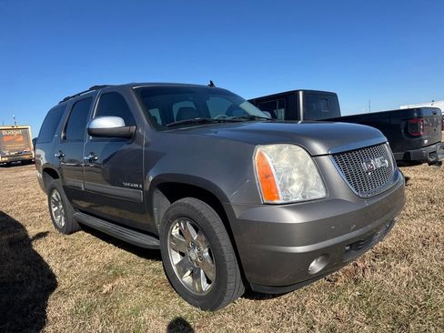Used 2009 GMC Yukon SLT w/ SLT Chrome Edition image 3
