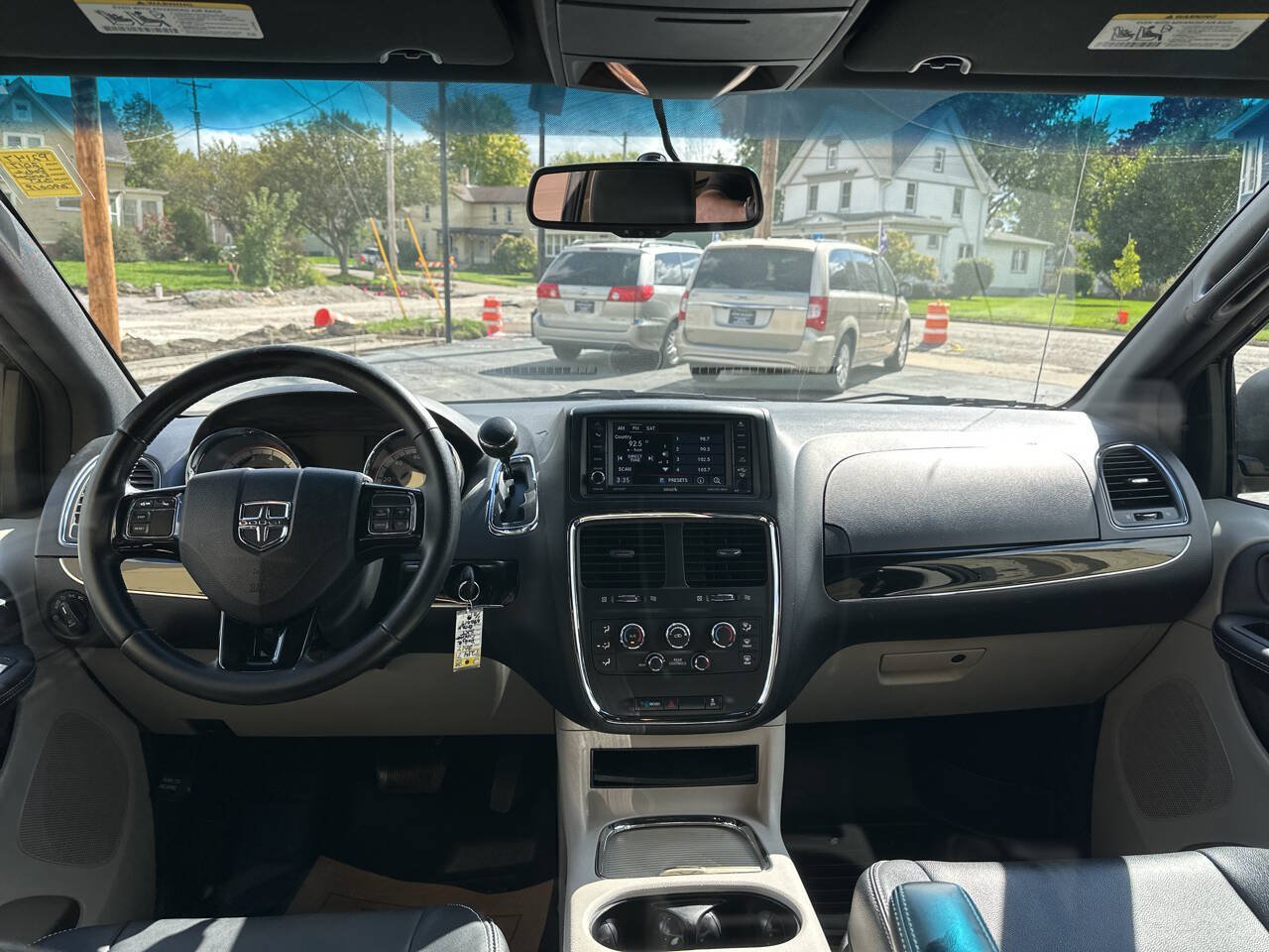 Used 2017 Dodge Grand Caravan SXT FWD image 14