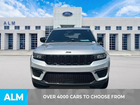 Used 2025 Jeep Grand Cherokee Limited w/ Black Appearance Package AWD/4WD image 2