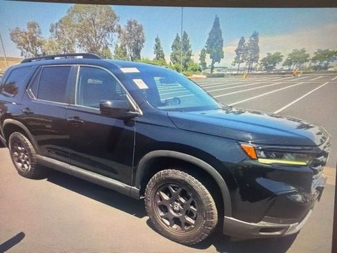 Used 2023 Honda Pilot TrailSport image 1
