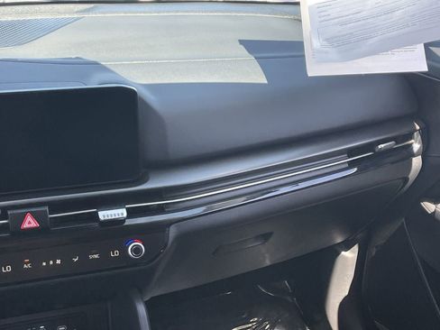 Certified 2026 Kia Sportage EX FWD image 15