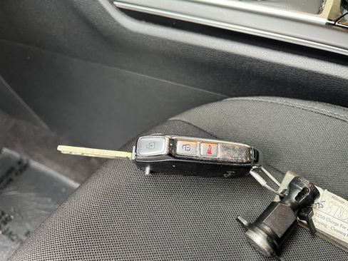 Used 2025 Kia Sportage LX image 21