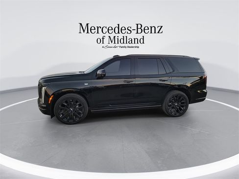 Used 2025 Cadillac Escalade Sport Platinum w/ LPO, ONYX Package image 5