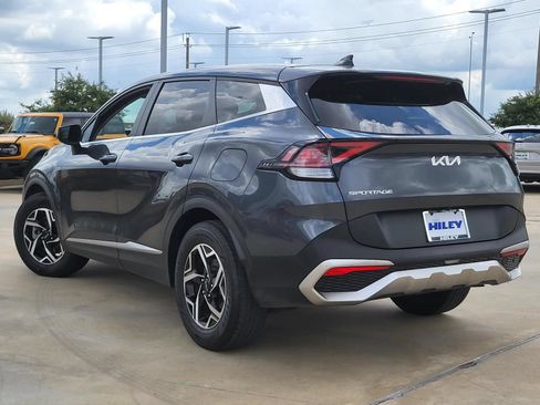 Used 2023 Kia Sportage LX FWD image 3